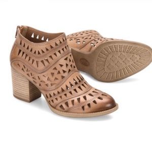 Sofft Tan & Gold Westwood Booties